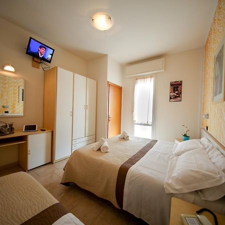 Hotel Petrarca Rimini Luaran gambar