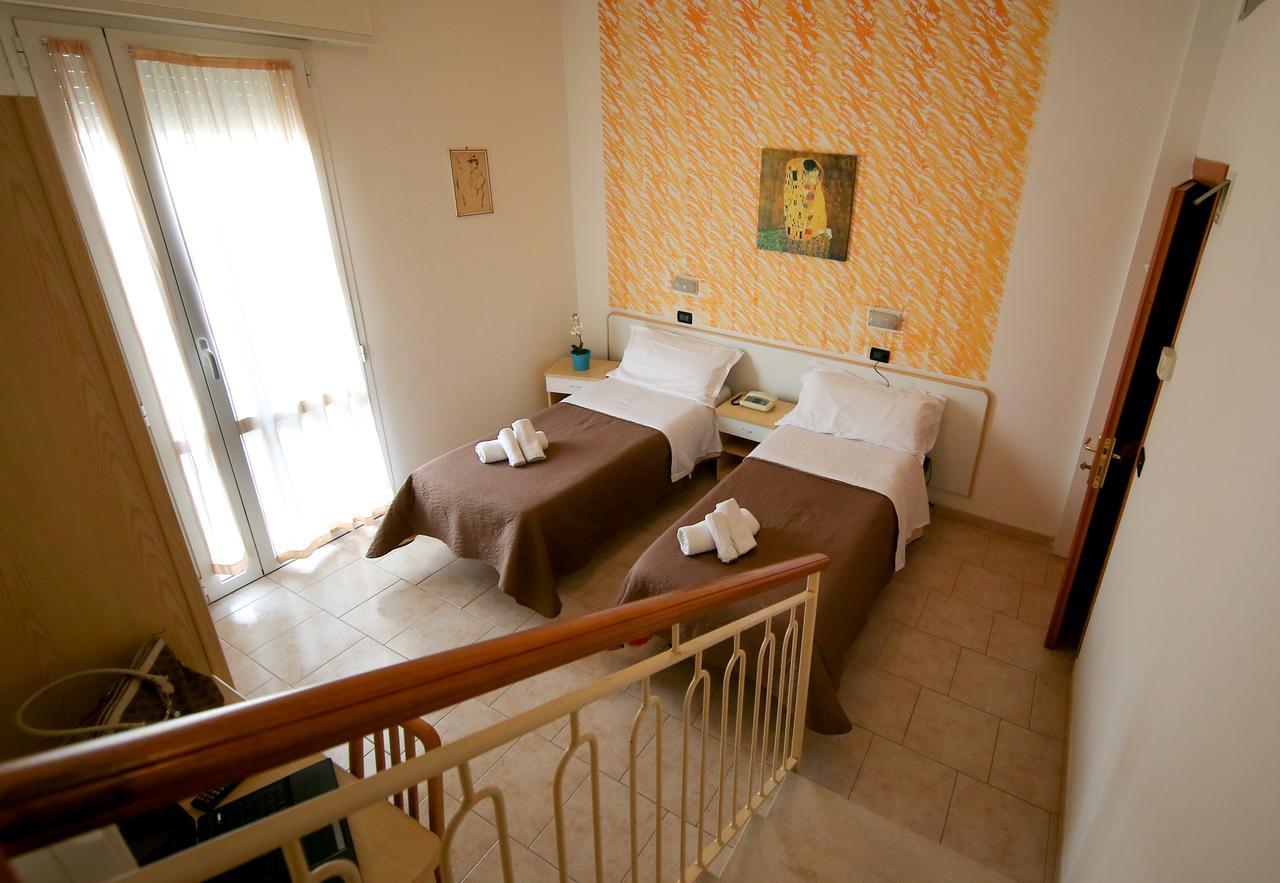 Hotel Petrarca Rimini Luaran gambar
