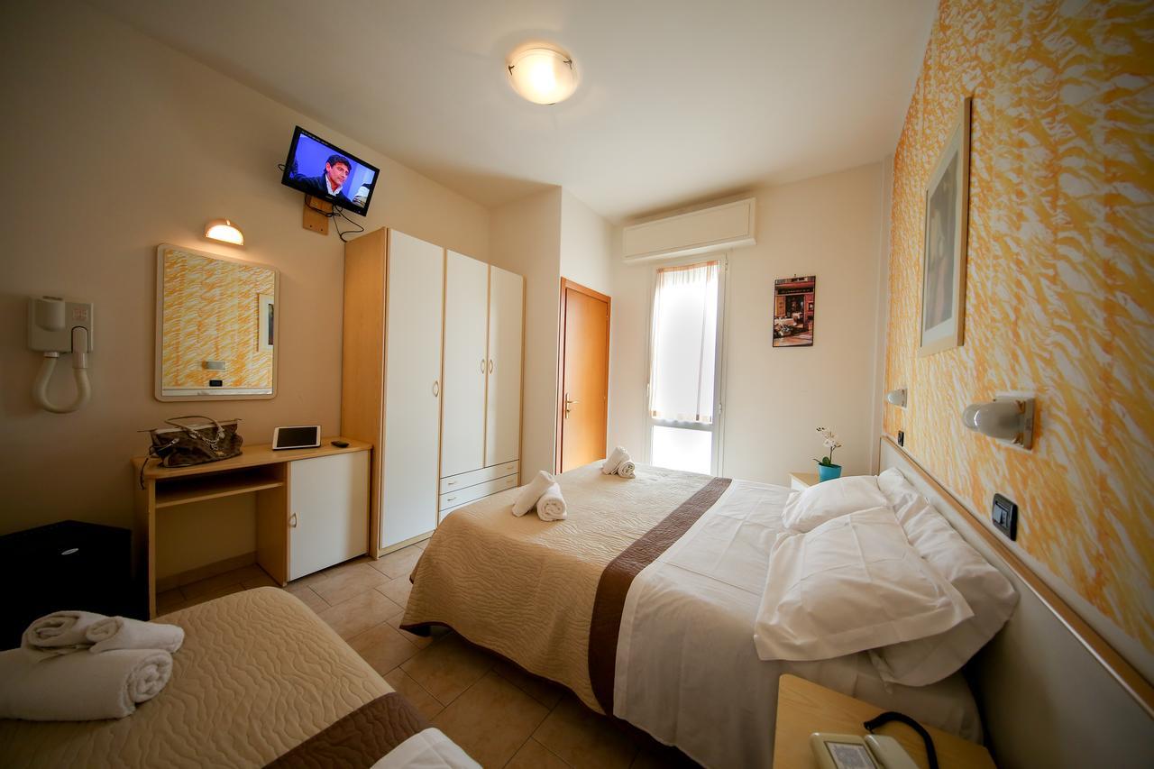 Hotel Petrarca Rimini Luaran gambar