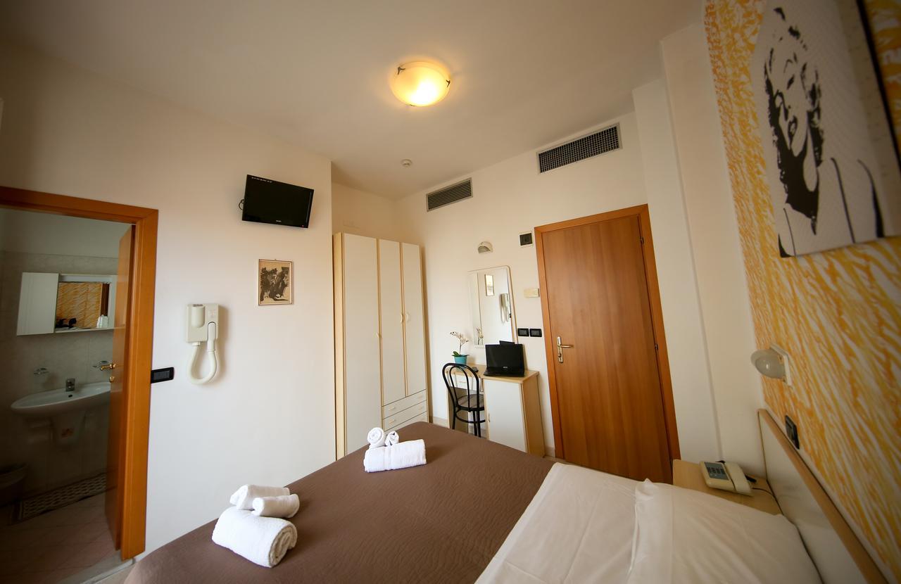 Hotel Petrarca Rimini Luaran gambar