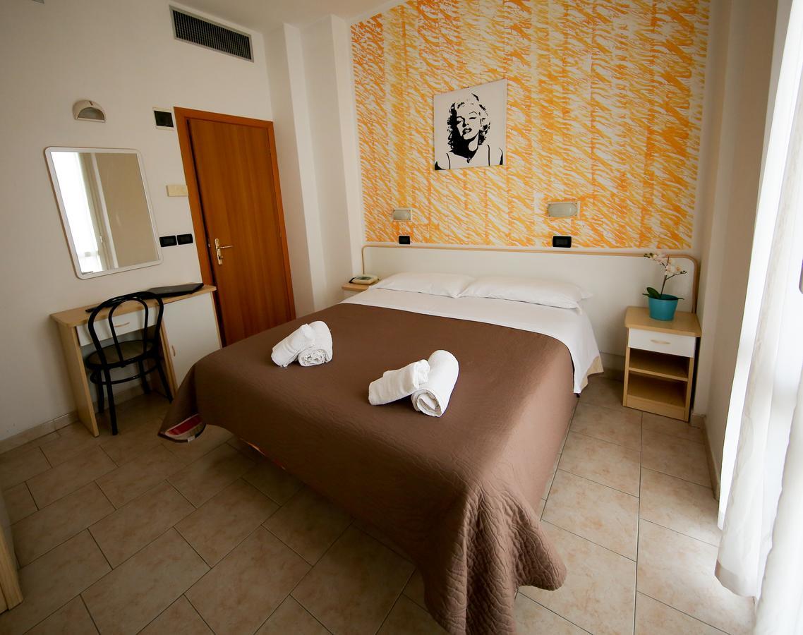 Hotel Petrarca Rimini Luaran gambar