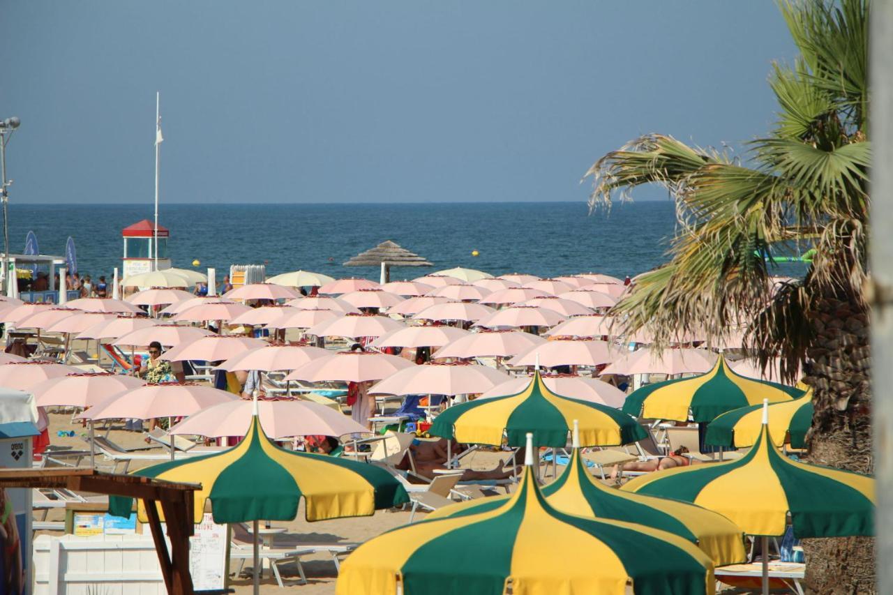 Hotel Petrarca Rimini Luaran gambar