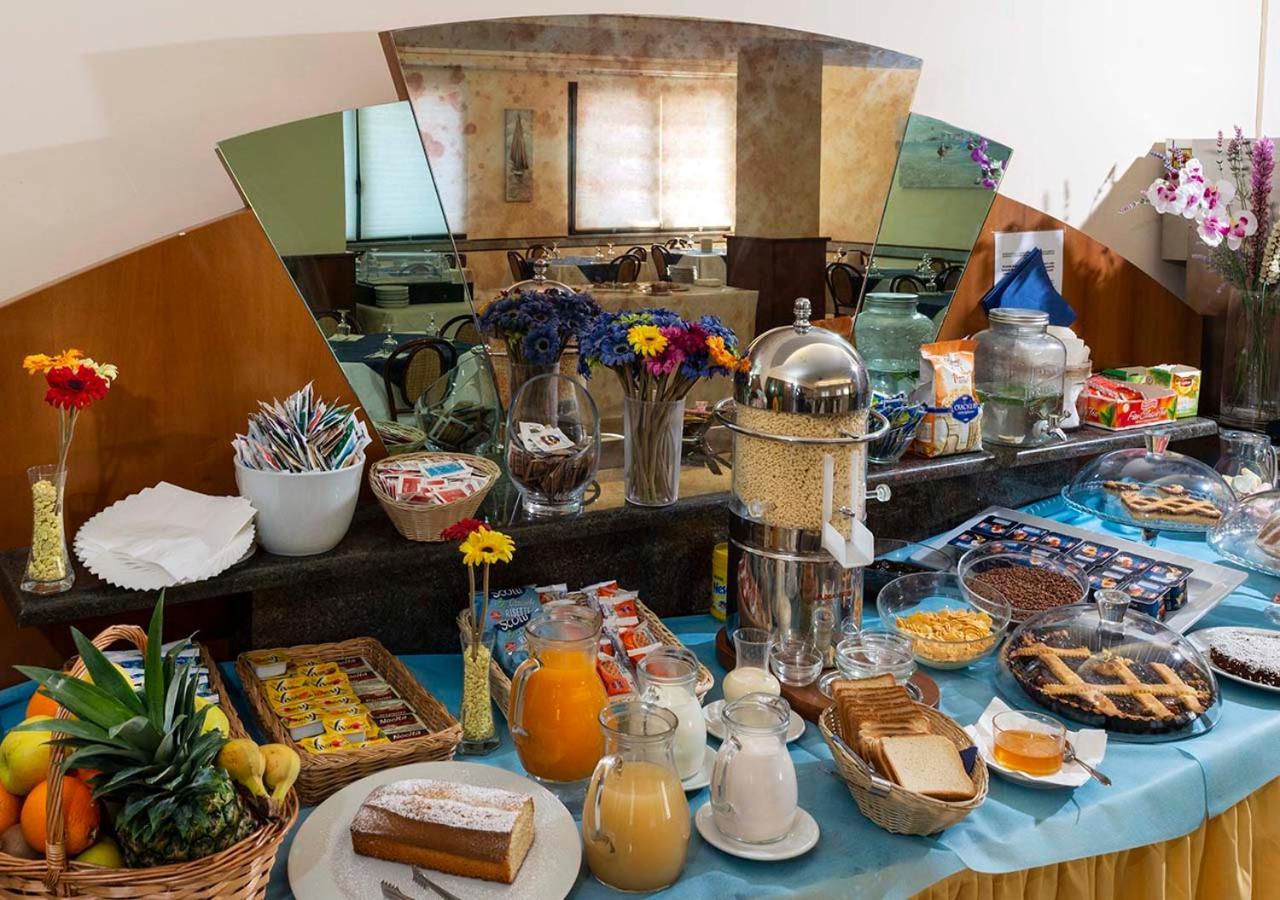 Hotel Petrarca Rimini Luaran gambar